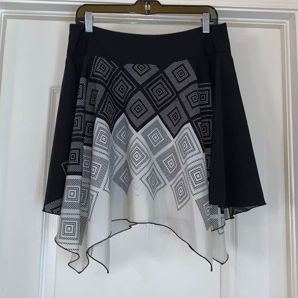 2b bebe Handkerchief Skirt, Medium - Picture 8 of 8